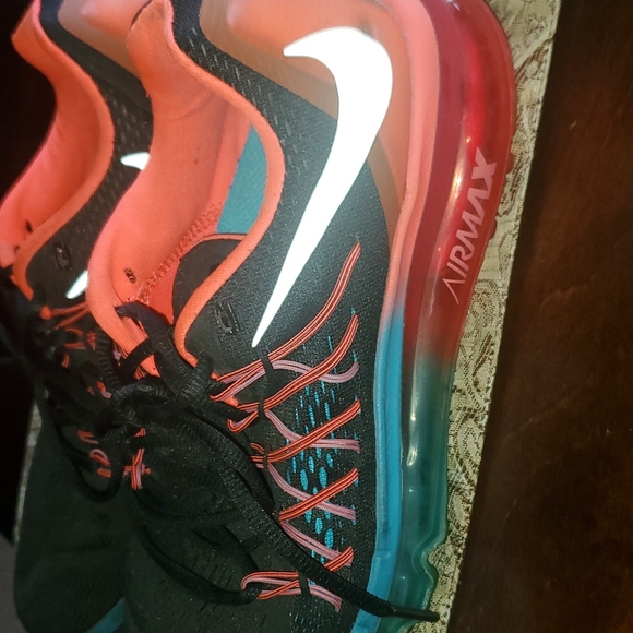 Nike shoes - Picture 3 of 7